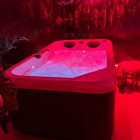 Wellness Mit Whirlpool Und Sauna