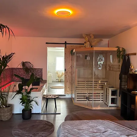 Wellness Mit Whirlpool Und Sauna منزل للإقامة