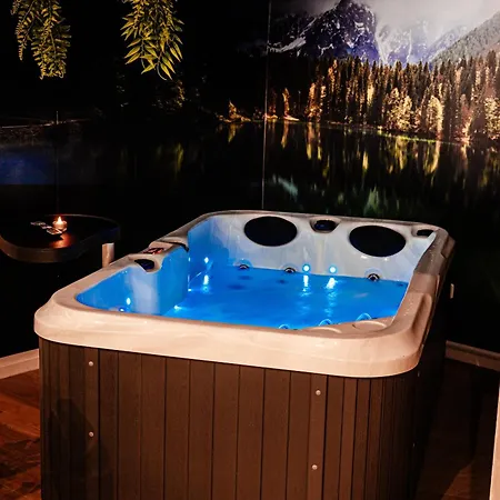 Wellness Mit Whirlpool Und Sauna منزل للإقامة أهلن