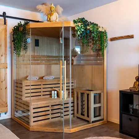 Wellness Mit Whirlpool Und Sauna