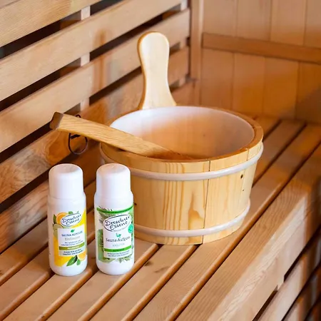 Wellness Mit Whirlpool Und Sauna