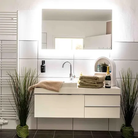 Wellness Mit Whirlpool Und Sauna