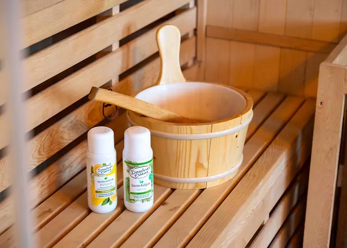 Wellness Mit Whirlpool Und Sauna